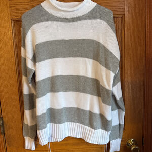 Women's Crown & Ivy Striped Crew Neck Sweater XL White Gray